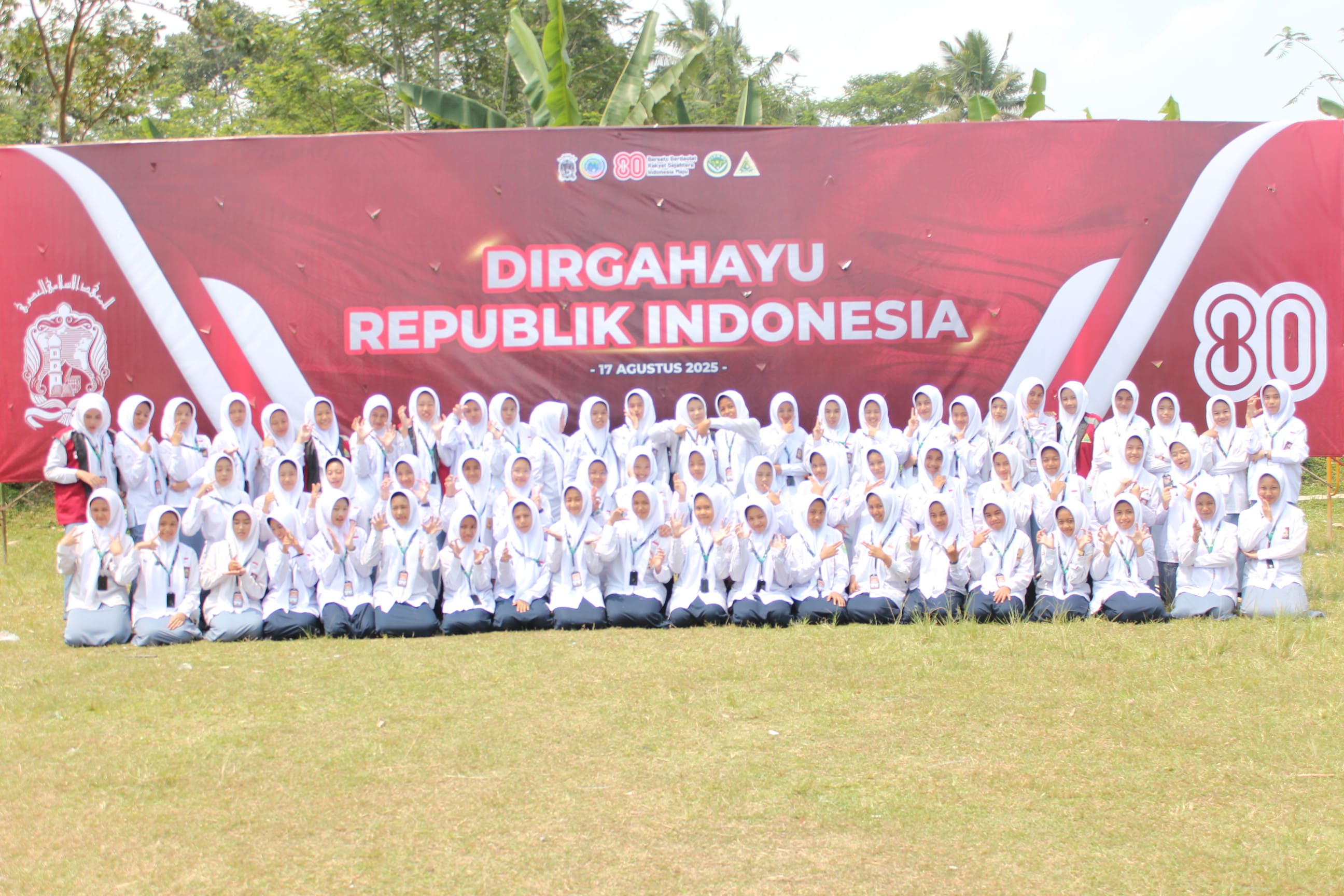 UPACARA HARI KEMERDEKAAN INDONESIA YANG KE 80 PONPES API ASRI TEGALREJO MAGELANG